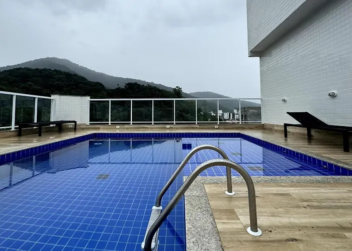 Apartamento novo a 350 m da praia das Toninhas em Ubatuba - 2 dormitórios sendo 1 suite, piscina, varanda gourmet com churrasqueira, ar condicionado, cozinha completa, garagem privativa